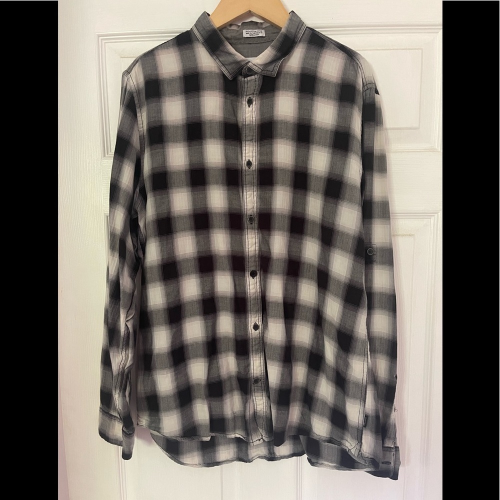 Calvin Klein Large long sleeve button down shirt. Great Condition.